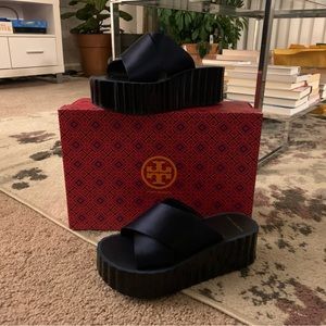 Tory Burch Scallop Wedge Flip Flop, Perfect Navy 430 Color . Size 7 in women.